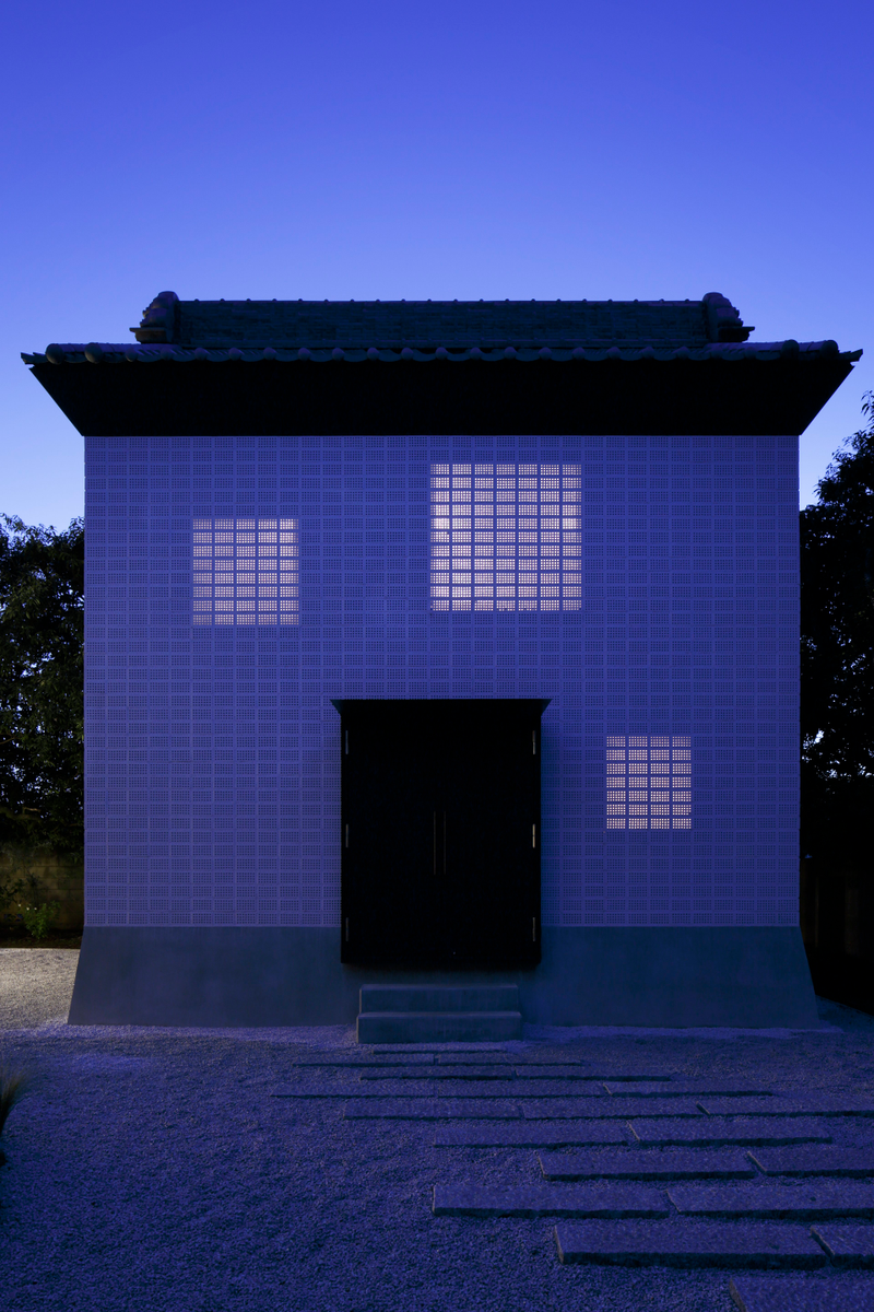 Illustration for article titled A 120-Year-Old Building Damaged in Japan's 2011 Quake Is Reborn as This Beautiful Home